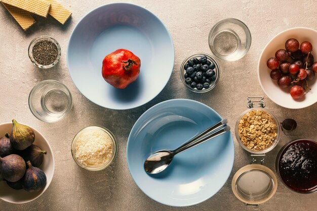 Zestaw naczyń i składników na stole